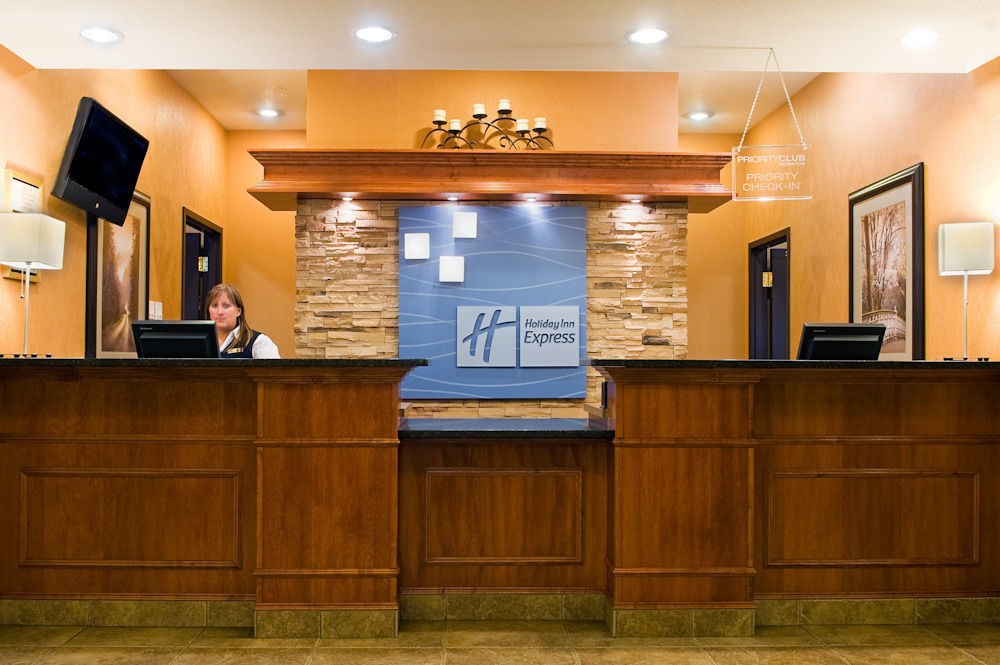 Holiday Inn Express Grande Prairie By Ihg Exterior foto