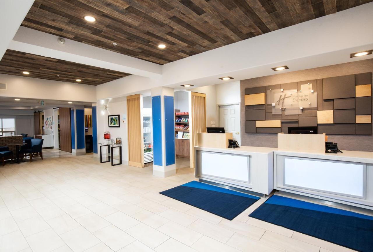 Holiday Inn Express Grande Prairie By Ihg Exterior foto
